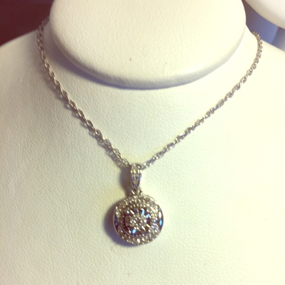 Pendant - Picture 1 of 1